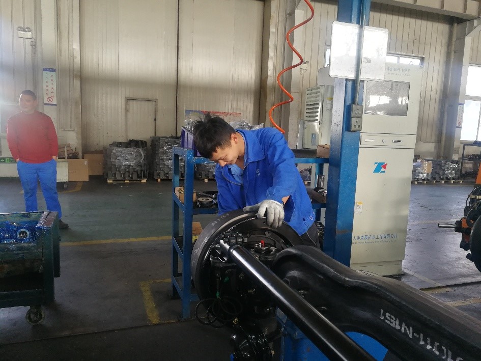 勤勞好學(xué)優(yōu)秀員工---吳自豪